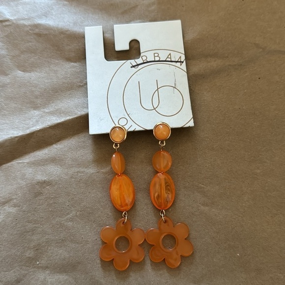 Urban Outfitters Orange Resin Flower Oval Drop Earrings - Picture 2 of 3